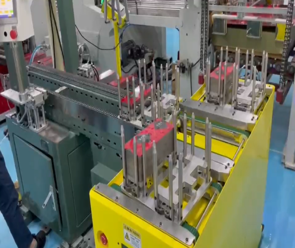 三對接口傳送帶AGV應用