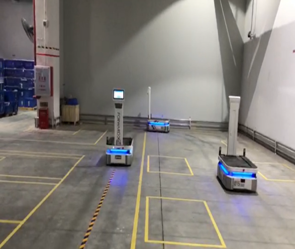 激光導航貨架牽引式AGV應用