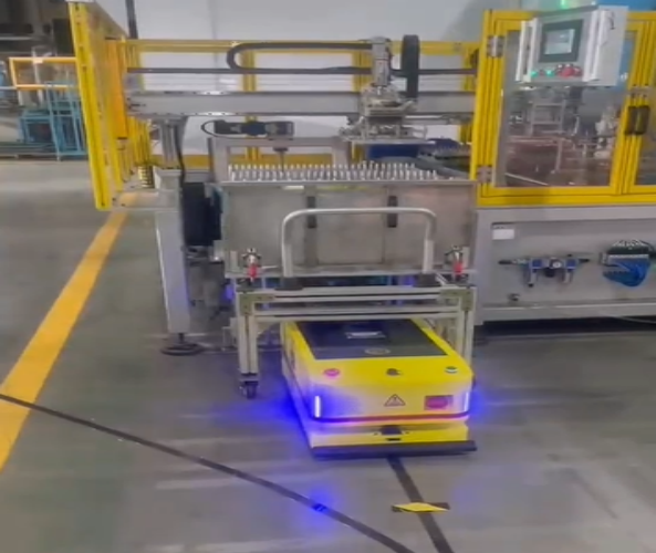 潛伏牽引式AGV應(yīng)用