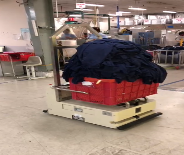 服裝廠背負式AGV應用