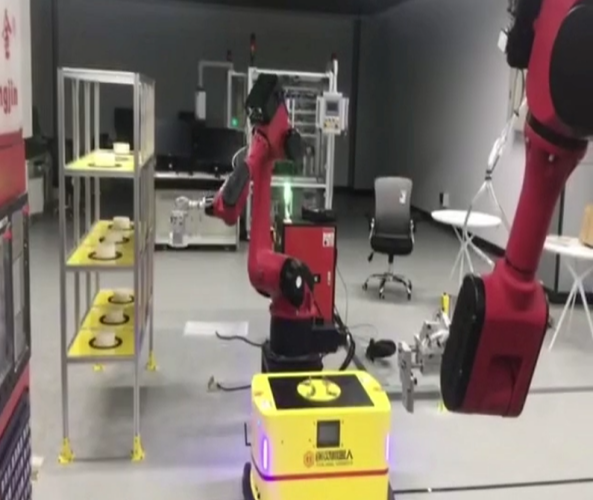 機械手與背負式AGV應用