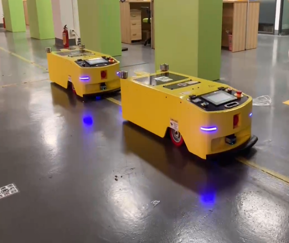 單驅(qū)動尾端牽引式AGV